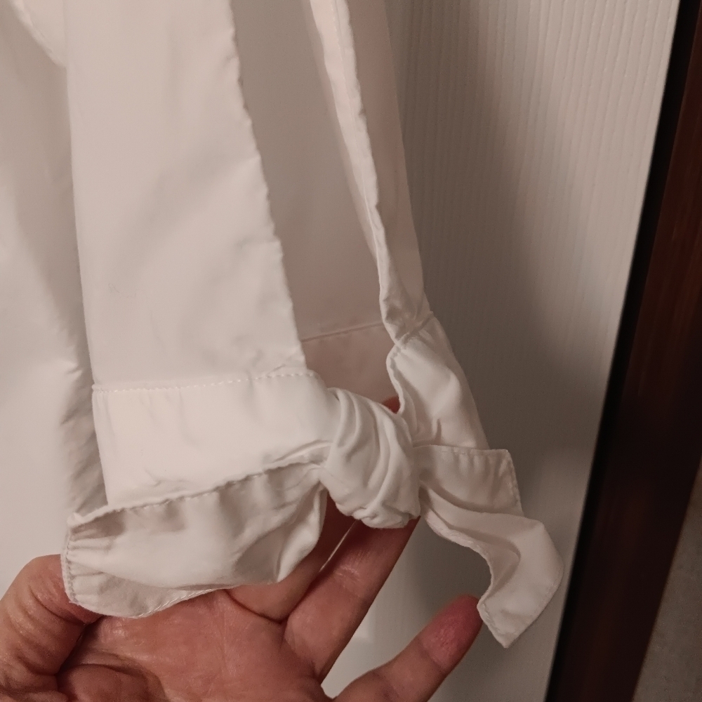 Talbots Crisp White Cotton Top With V-Neck Bow Sleeve & Cutout Lace Hem Coastal - Picture 2 of 9